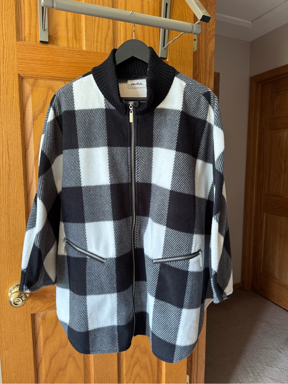 LeModa Black and White Buffalo Check Cape